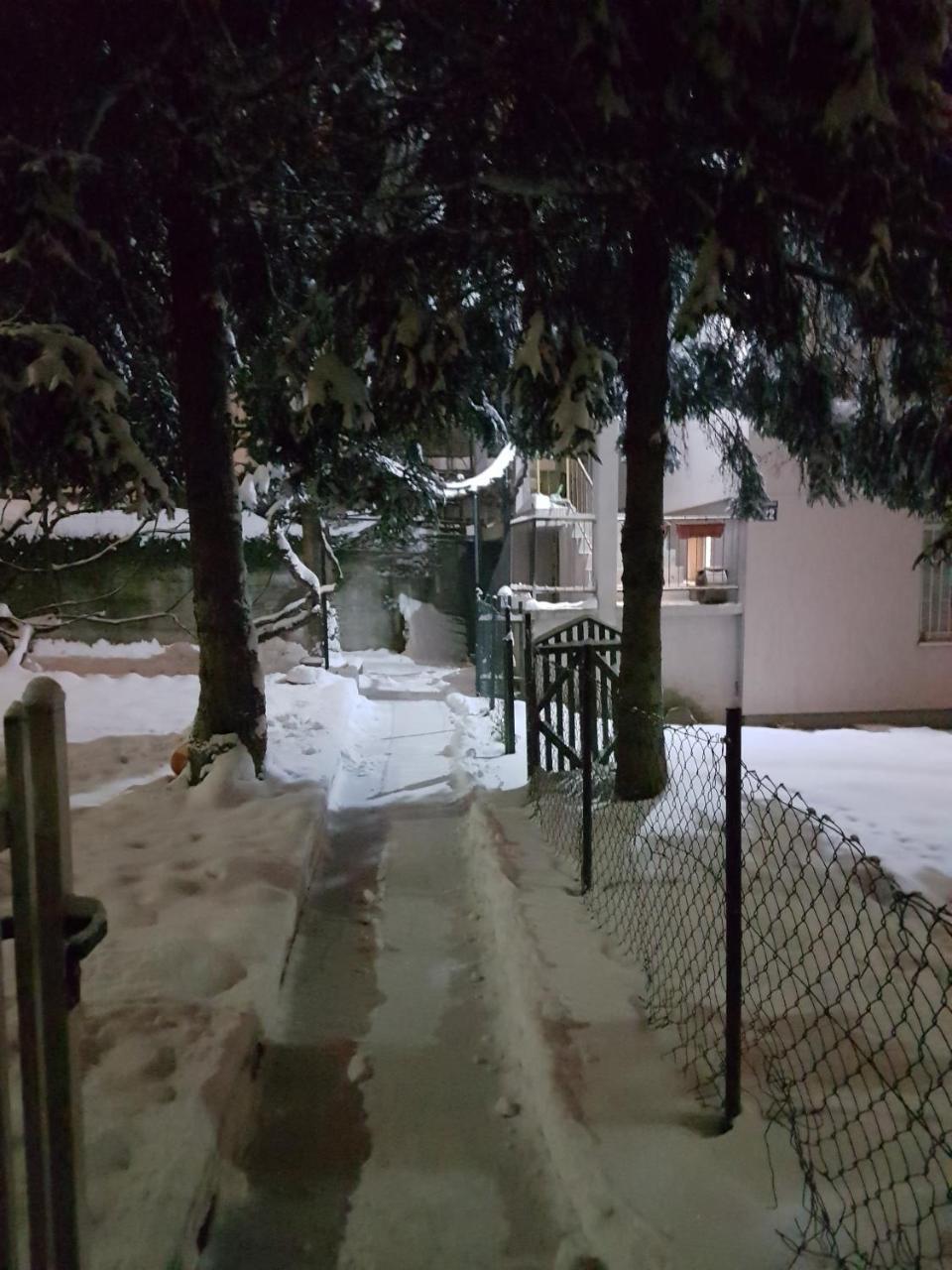 Cosy And Chic... Parking Included Apartment Сараево Екстериор снимка